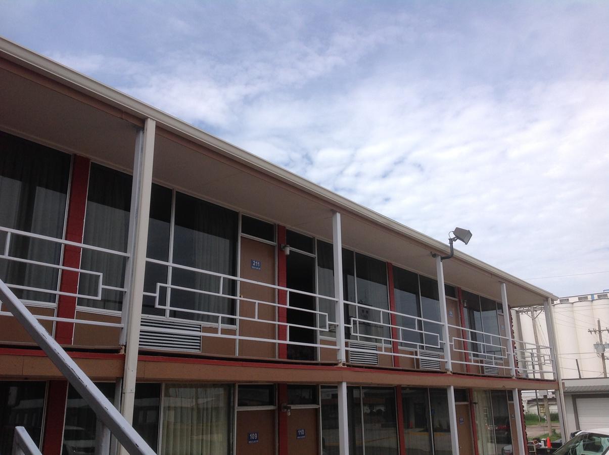 Wheatland Inn Anthony Экстерьер фото