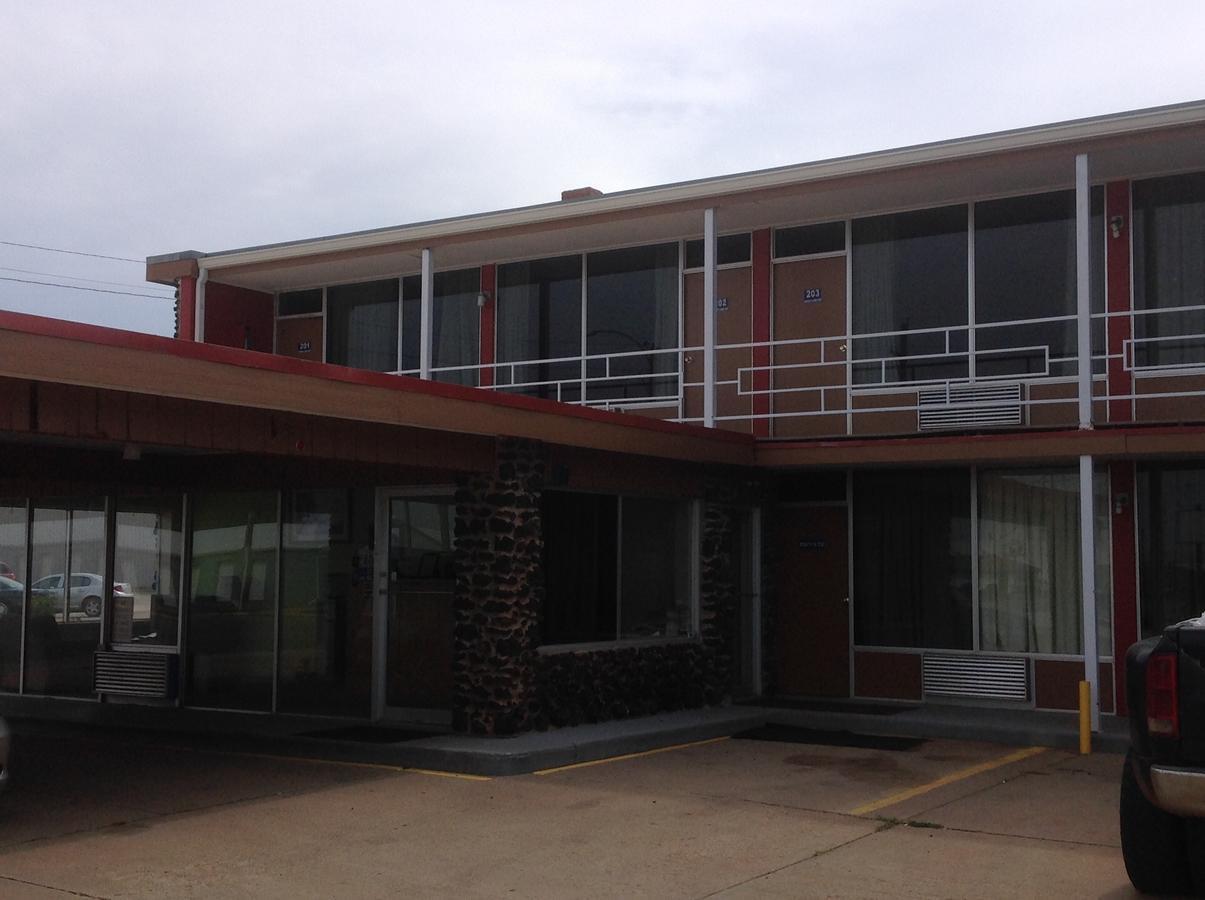 Wheatland Inn Anthony Экстерьер фото